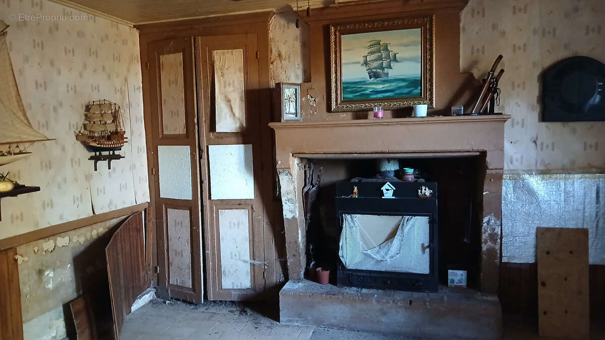 Maison à MONTMOREAU-SAINT-CYBARD