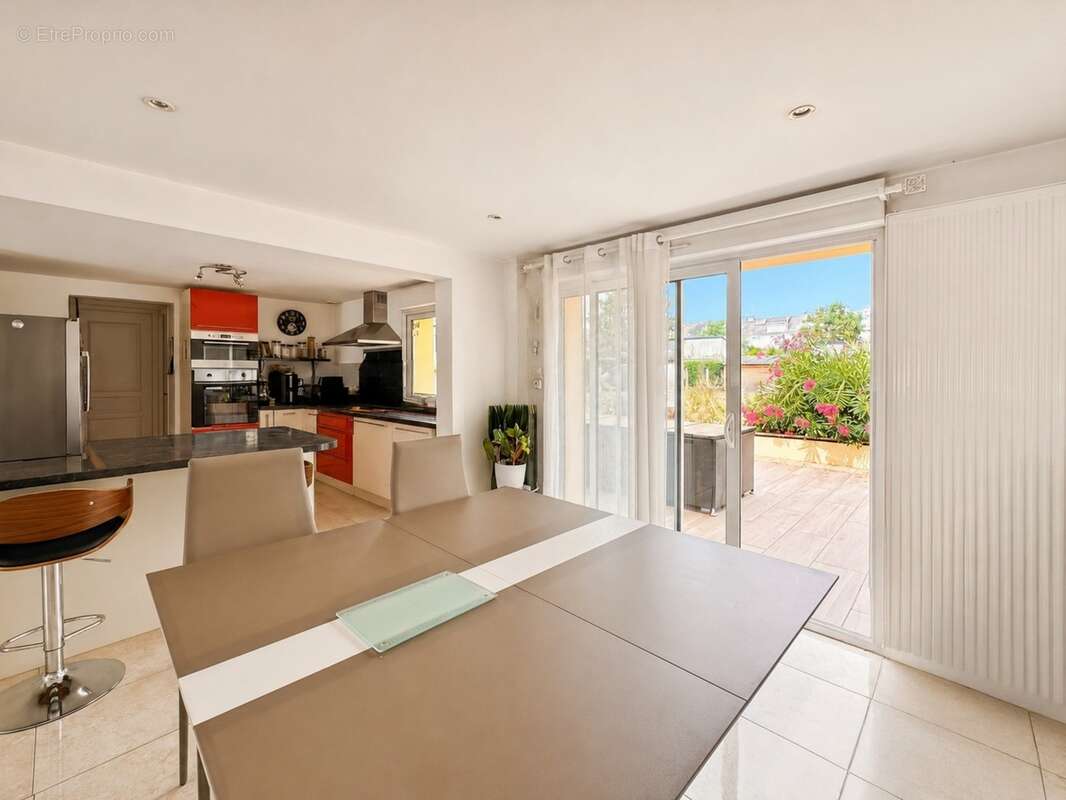 Angers – Maison familiale de 170 m², cinq chambres, Garage et grand jardin sans vis-à-vis - photo 5