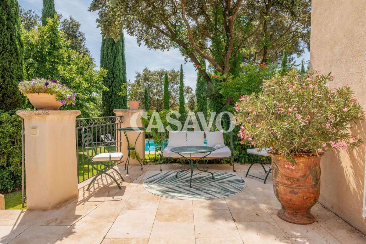 Vente Villa 8 pièces de 272m² - 13100 Saint-Marc-Jaumegarde - photo 12
