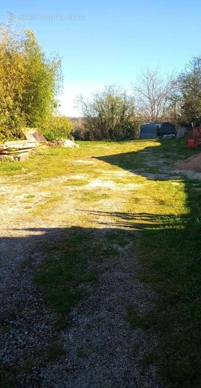 MARTHON Terrain CU de 911 m² clos, avec deux garages fermés - photo 4