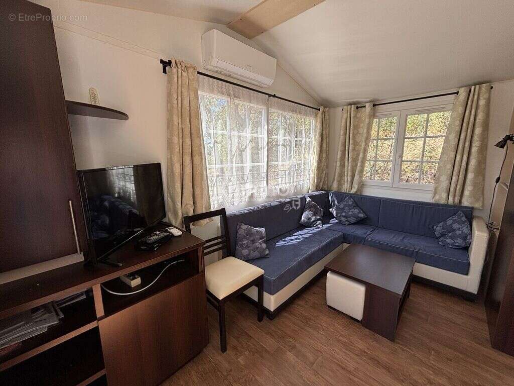 Maison à LE MUY