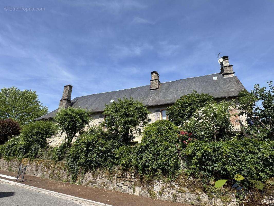 Maison à TREIGNAC