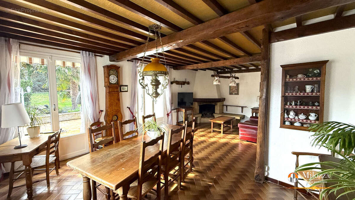 Maison à SAINT-PIERRE-DE-CHANDIEU