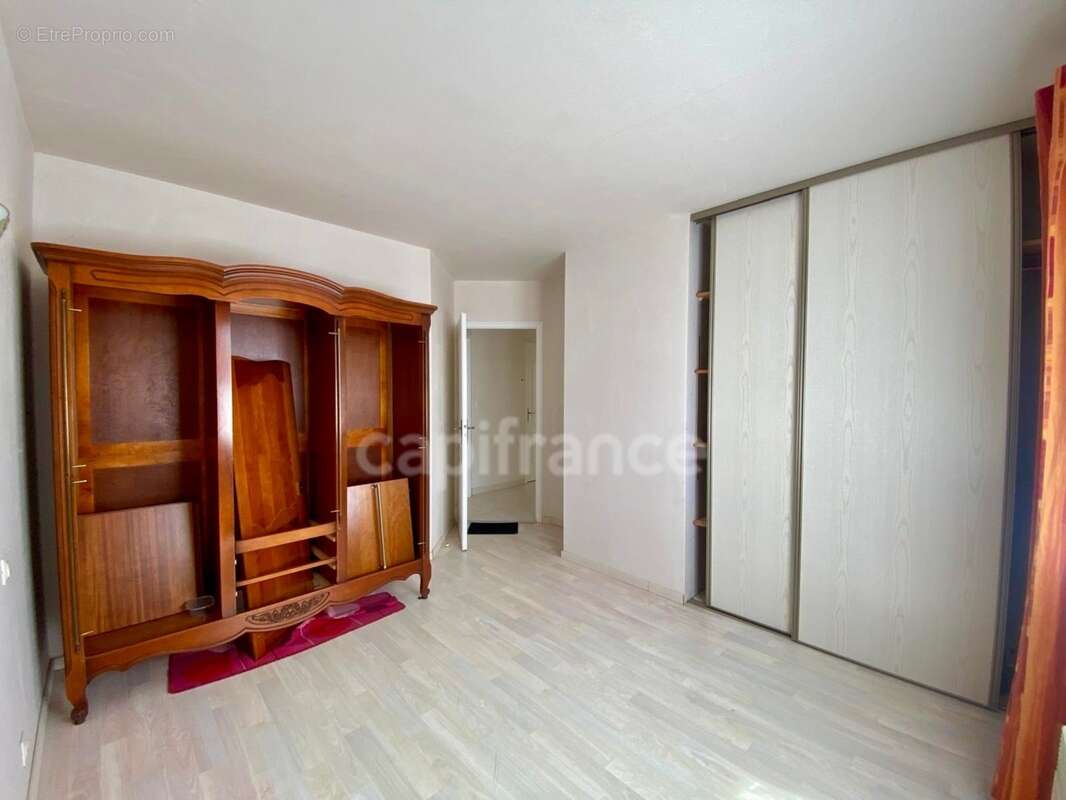 Maison à vendre de plain-pied - 2 chambres - 2 000 m² terrain - CHALLANS (85) - photo 6