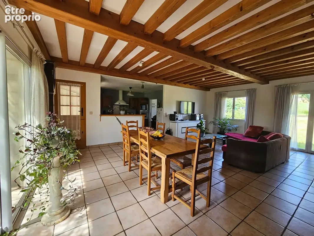 Maison de plain pied avec vaste garage et plus de 5300m2 de terrain - photo 5