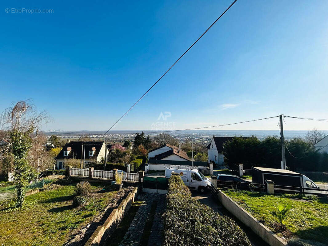 Maison à CHANTELOUP-LES-VIGNES
