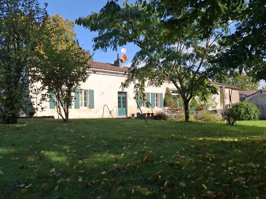 Maison à BAIGNES-SAINTE-RADEGONDE