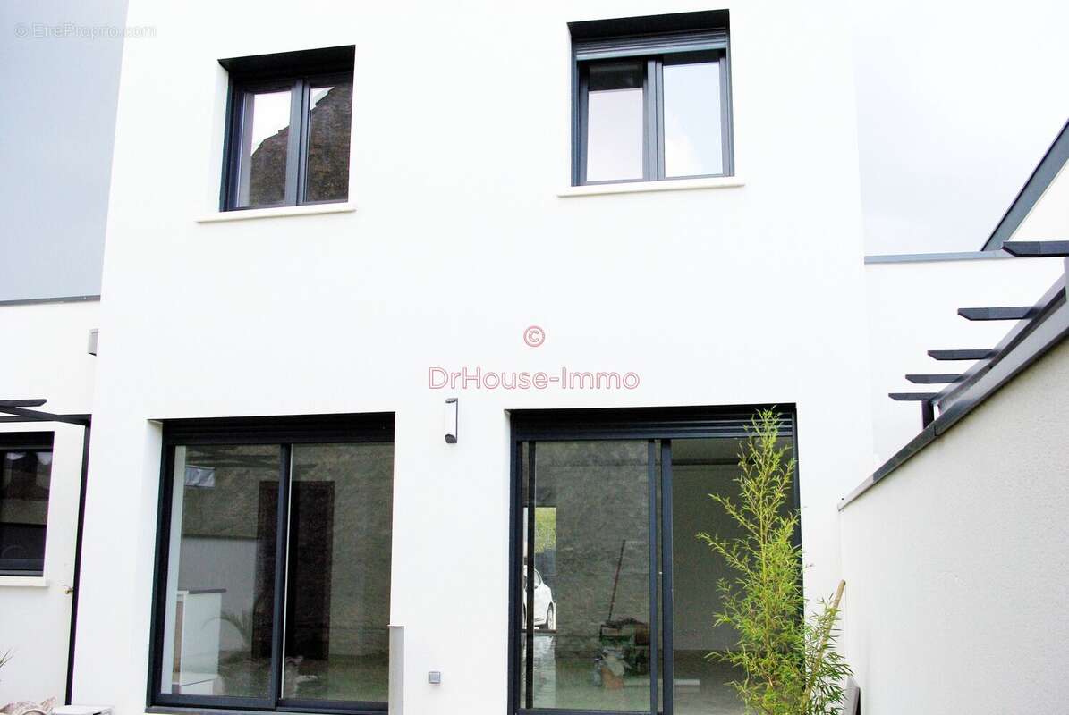 Maison à GENLIS