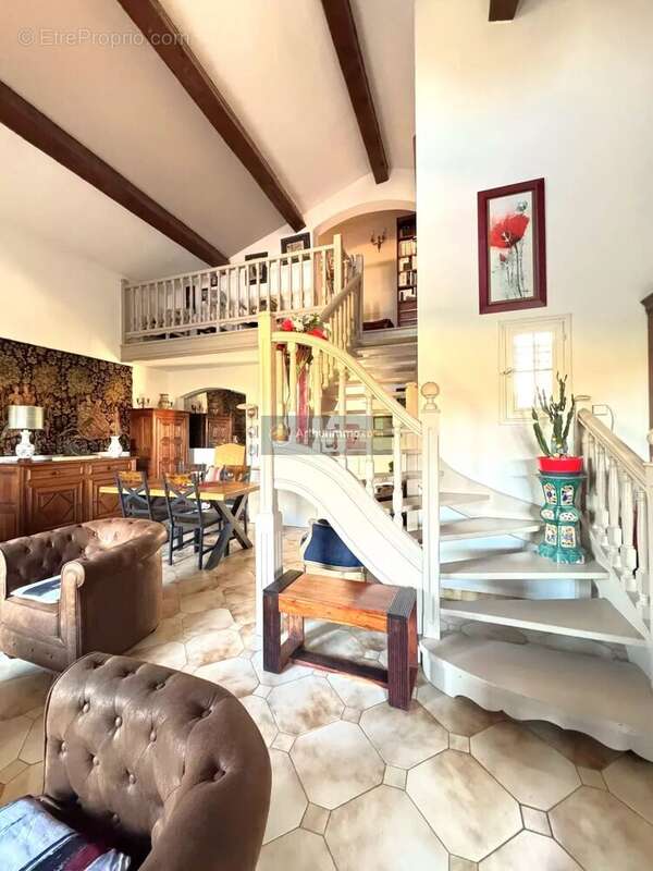 Maison à ROQUEBRUNE-SUR-ARGENS