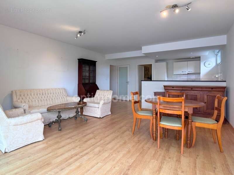 Appartement T5 à vendre à moins de 20 min de Rennes gare – 4 chambres, balcon, garage fermé, parking et cave - photo 4