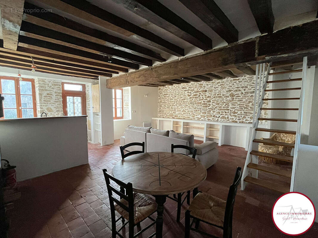 Maison à BESSAIS-LE-FROMENTAL