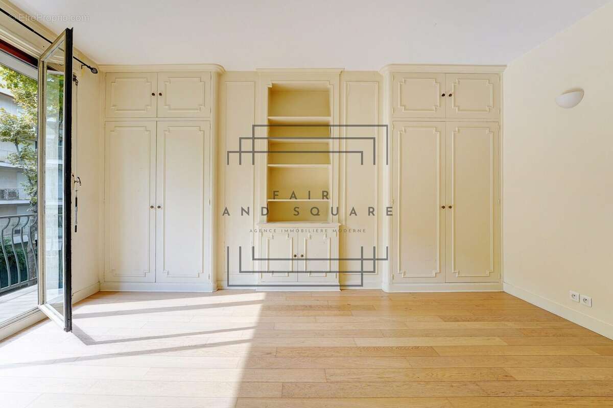 Appartement à NEUILLY-SUR-SEINE