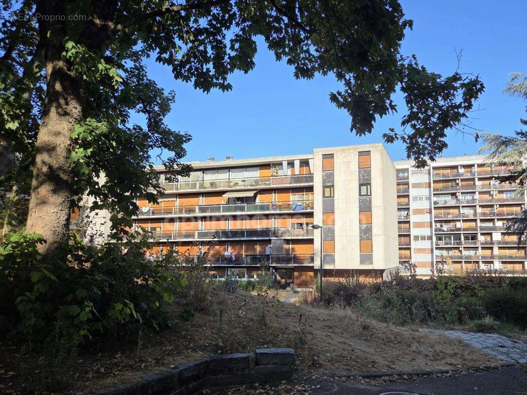 Sarcelles - Rue Louis Lebrun - Appartement 4 pièces - 74 m2 - 159 000 € FAI - photo 2