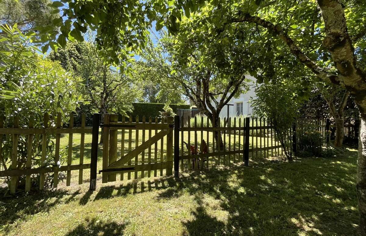 Maison à SAINT-LAURENT-DES-COMBES