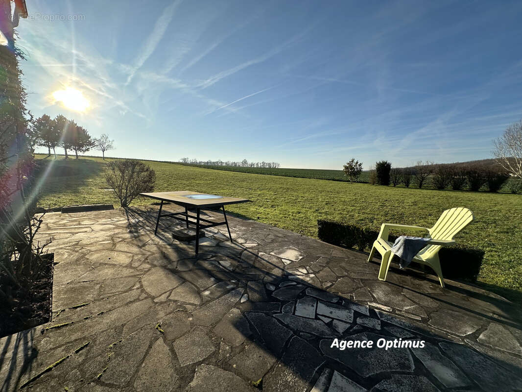 Maison à VILLETHIERRY