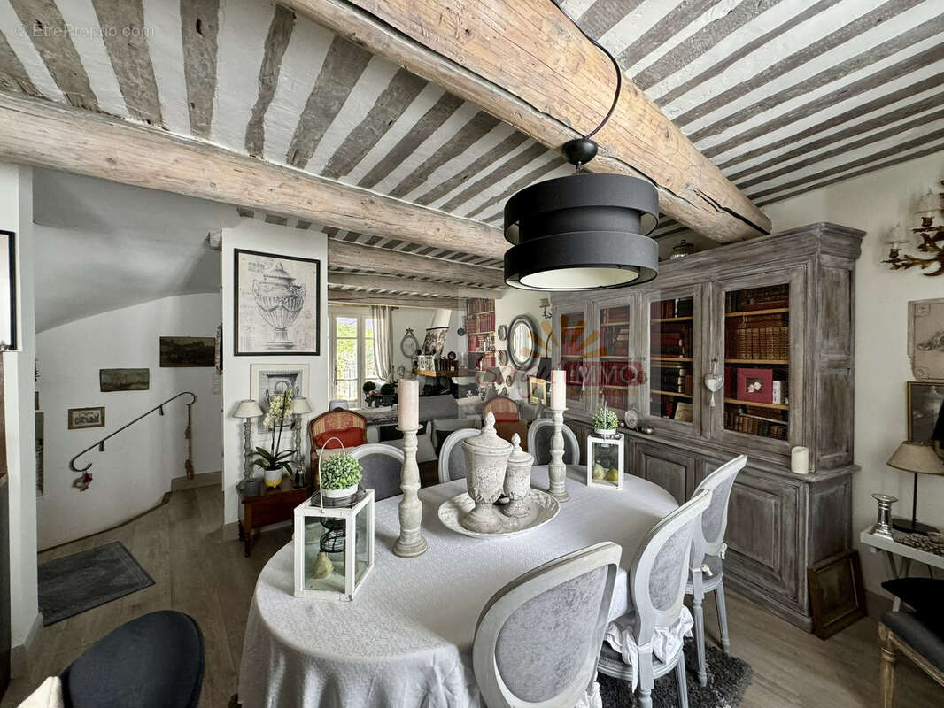 Maison à L'ISLE-SUR-LA-SORGUE