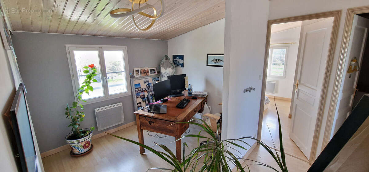 Maison à SAINT-HILAIRE-DE-CHALEONS