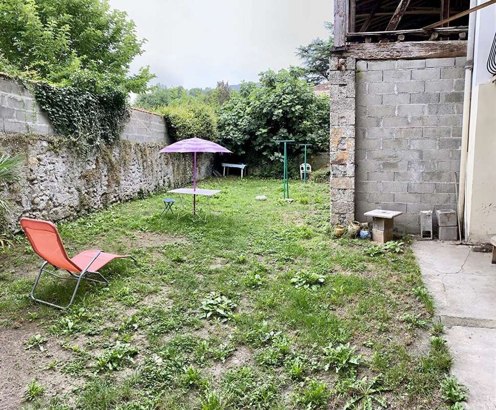 Appartement à PRAT-BONREPAUX
