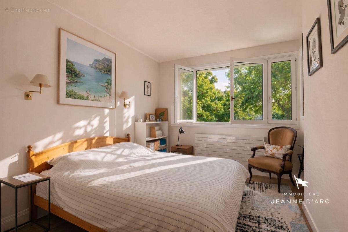 VERSAILLES – Entre Saint-Jean Hulst et la gare Rive Droite - Appartement traversant – 110 m² – 5 pièces – 4 chambres - photo 4