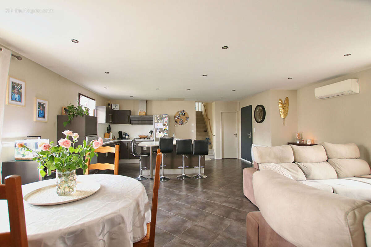 Maison à CHARVIEU-CHAVAGNEUX