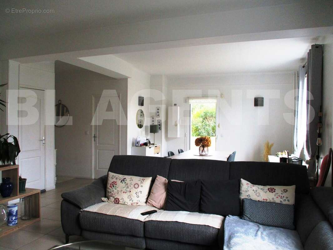 Salon5 - Maison à SAVIGNY-SUR-ORGE