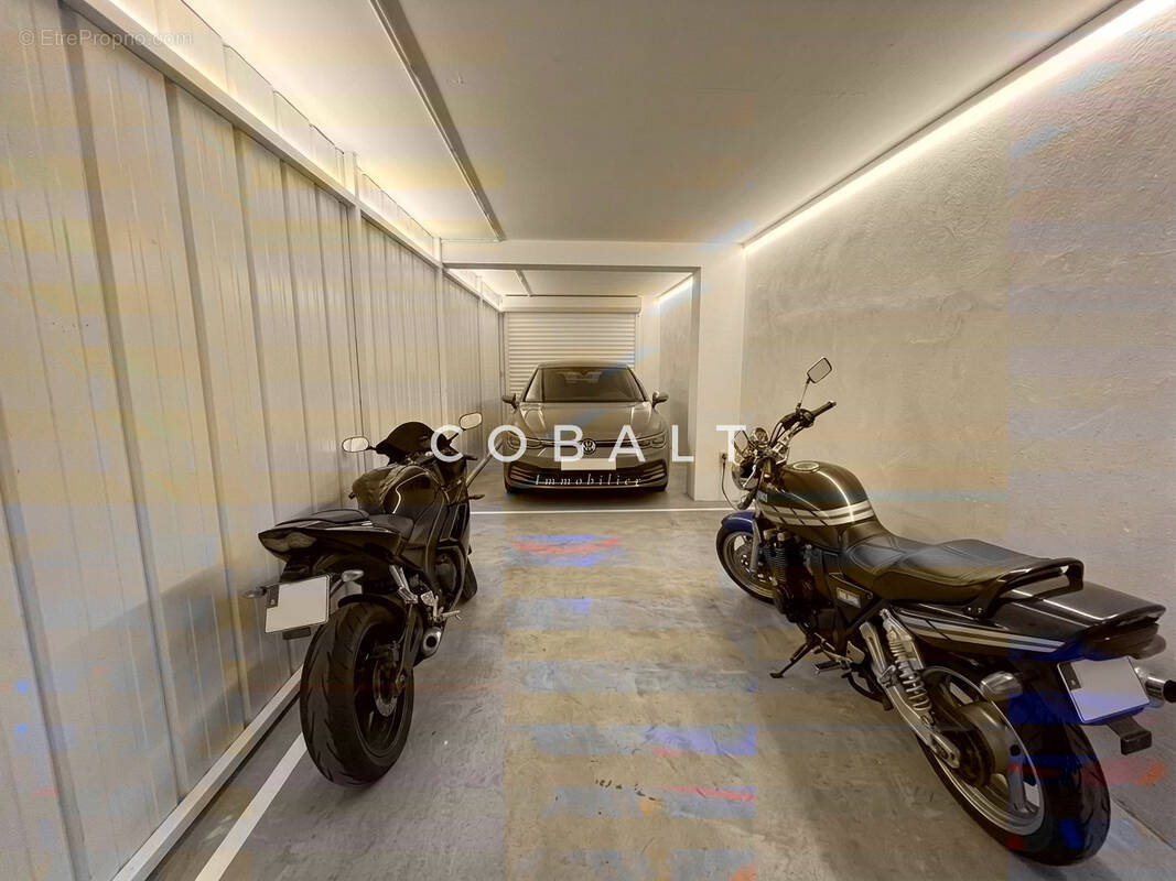 Parking à PARIS-17E