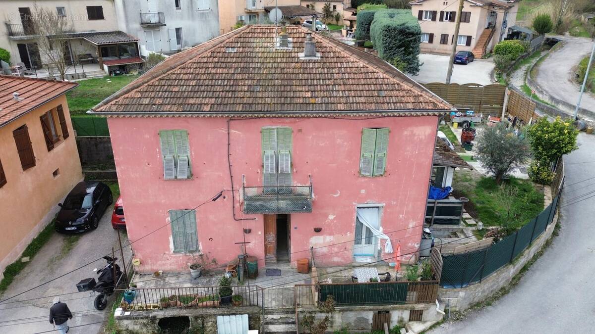 Appartement à CONTES