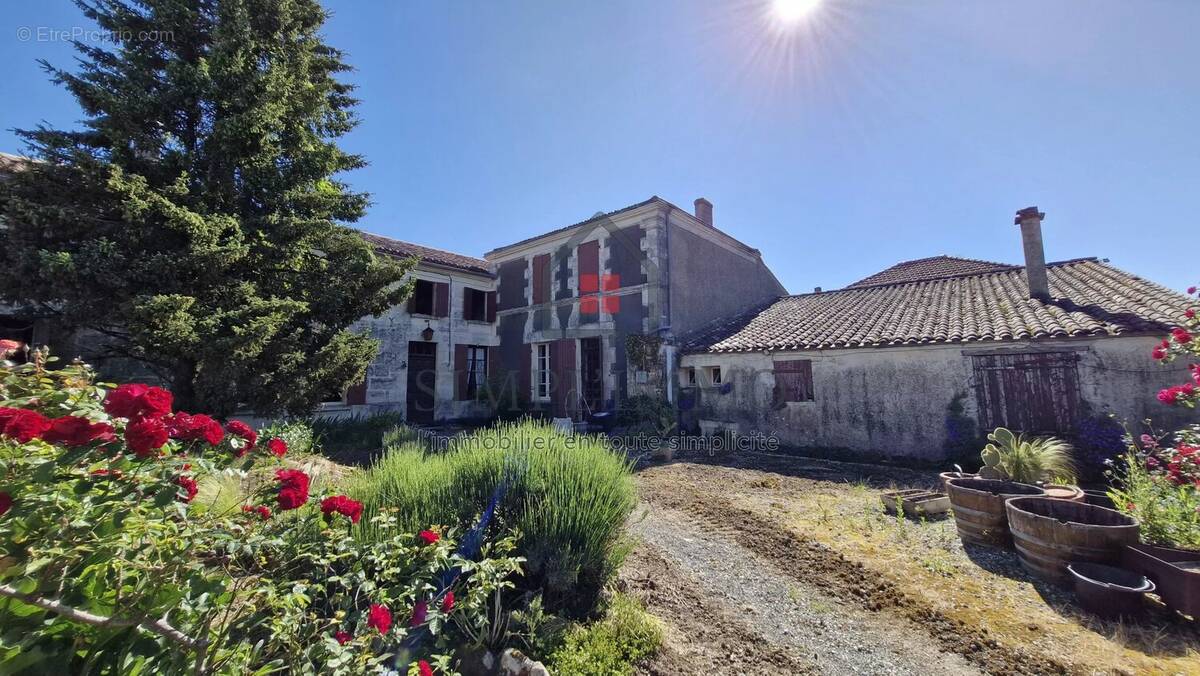 Maison à CHAMPAGNE