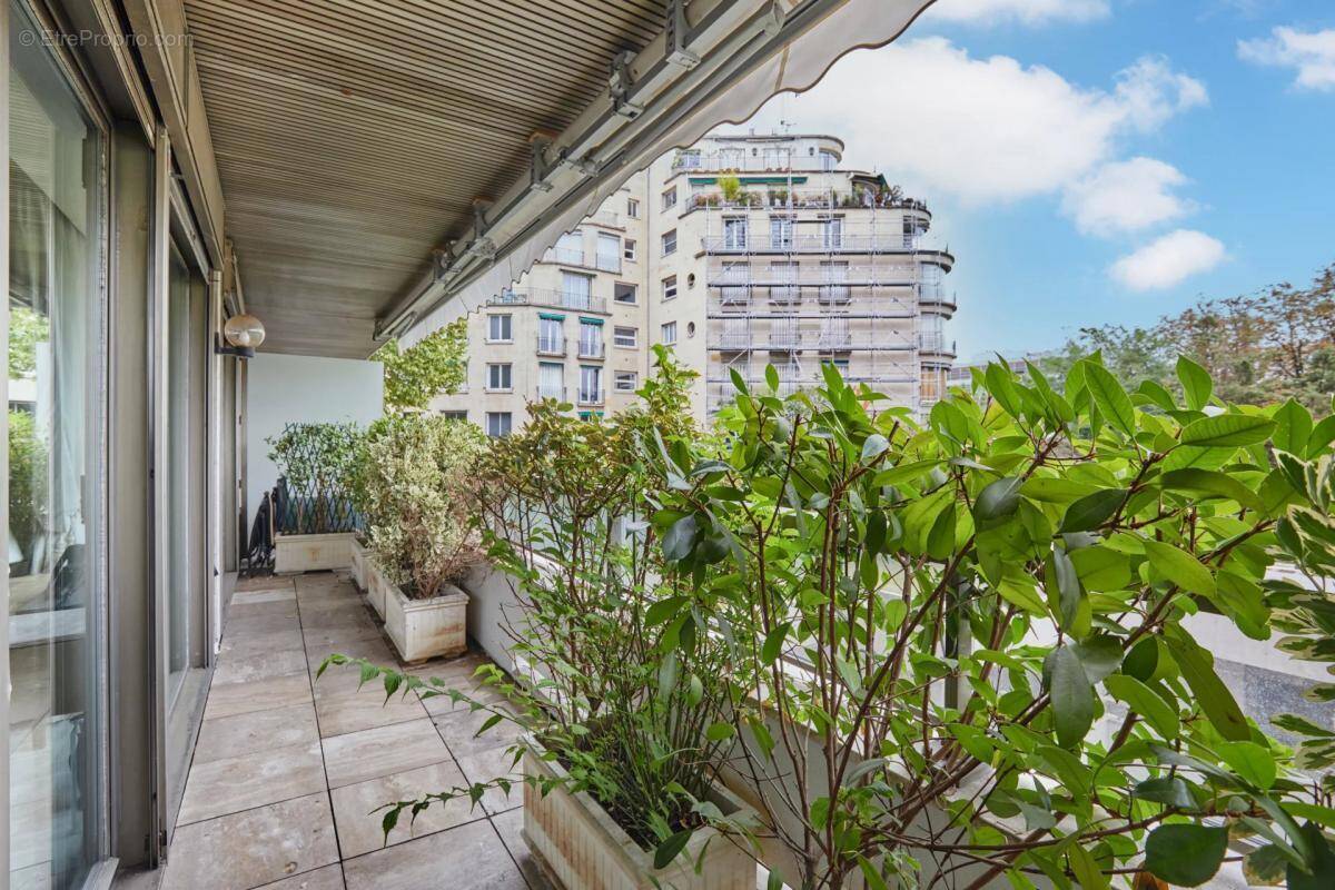 Appartement à PARIS-16E