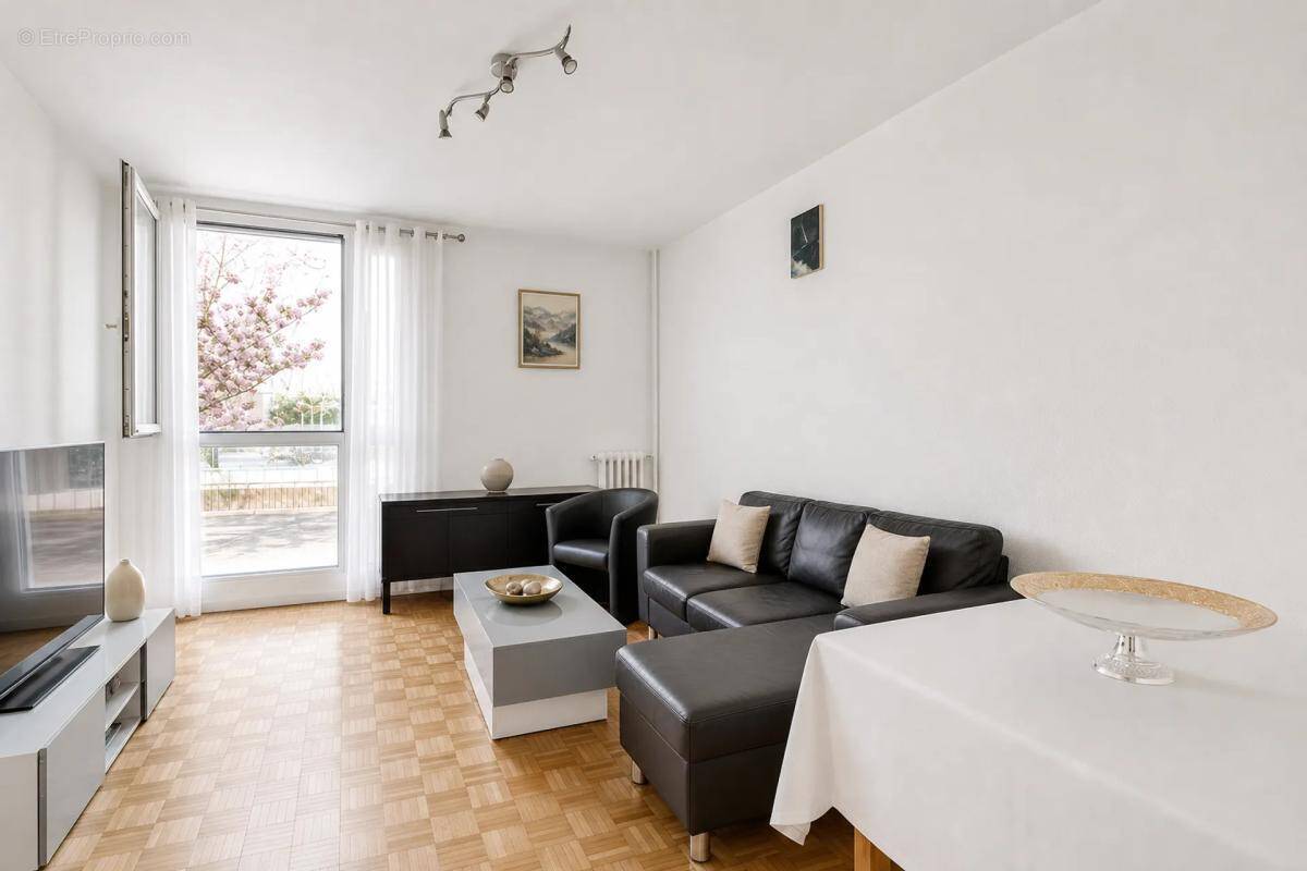 Appartement à VILLENEUVE-LA-GARENNE