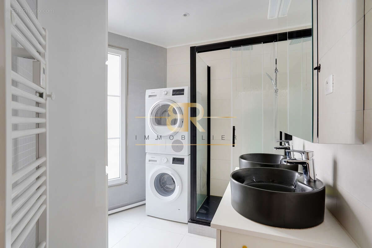 Appartement à PARIS-10E