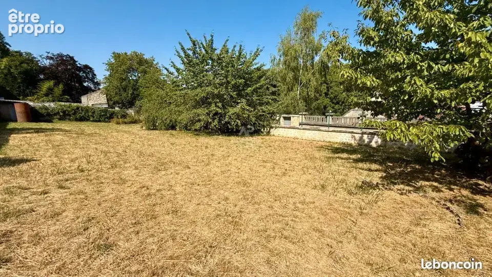 Terrain à LONGUESSE