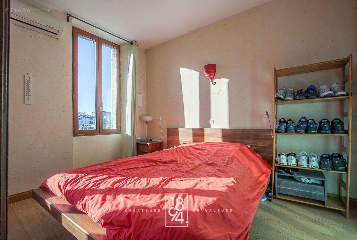 Appartement à MARSEILLE-4E