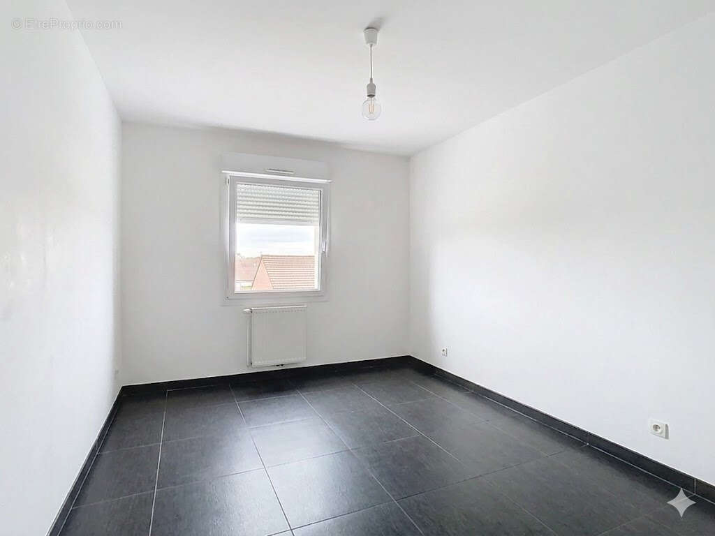 Appartement 138m2, grande pièce à vivre, 3 chambres, 1 bureau,1 place  voiture à l'extérieur, 1 garage fermé - photo 7