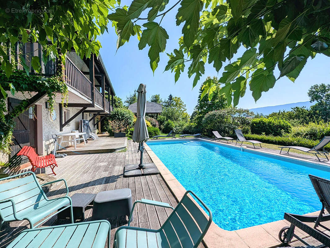 Maison à PUGNY-CHATENOD