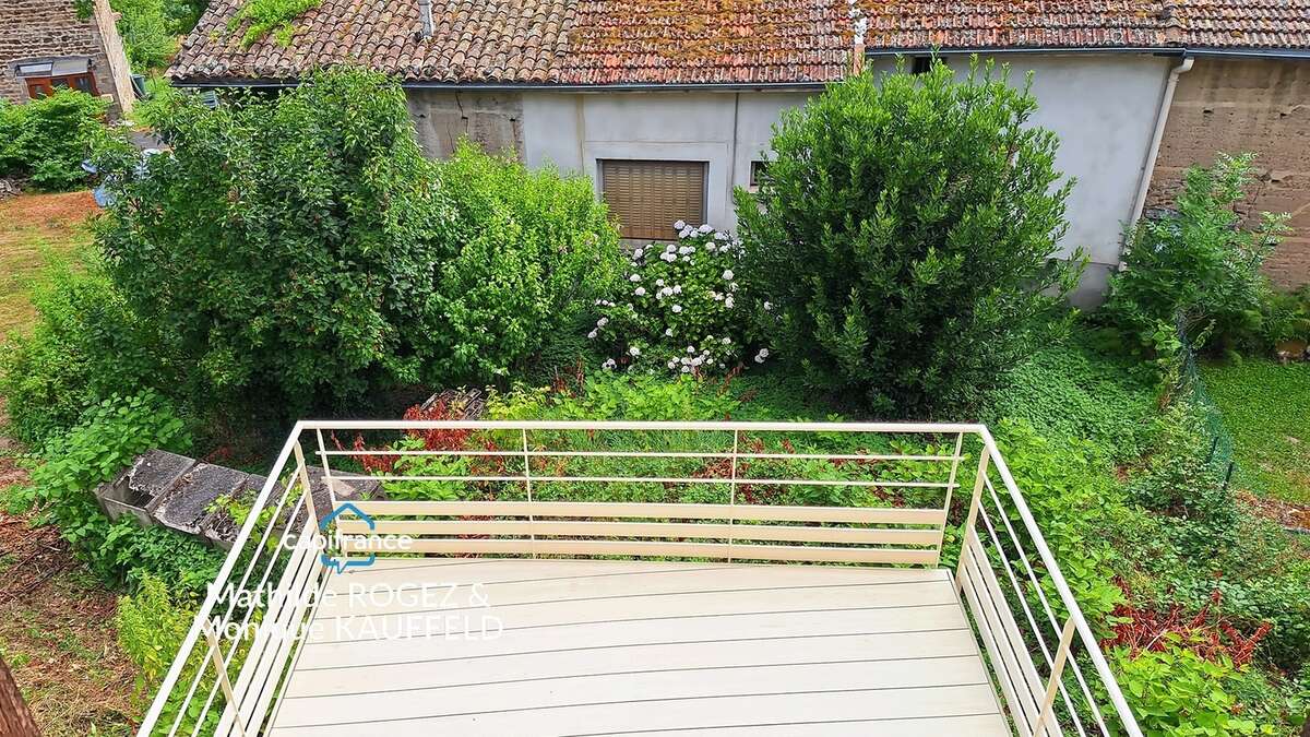 Maison rénovée avec terrasse et jardin - résidence principale, secondaire ou investisseurs ! - photo 7