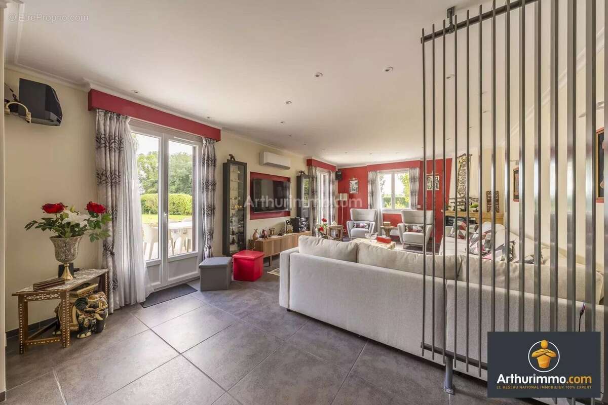 Maison à SAINT-FARGEAU-PONTHIERRY