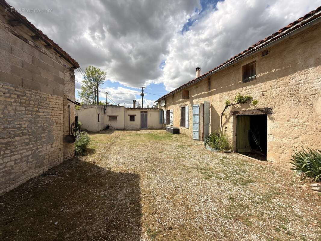 Maison à CHIVES