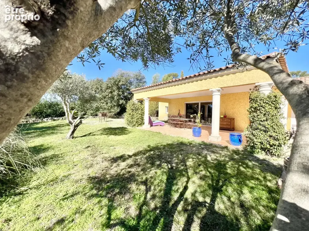 GOLF DE BARBAROUX Villa de plain-pied sur 1 648 m² de terrain avec piscine - photo 3