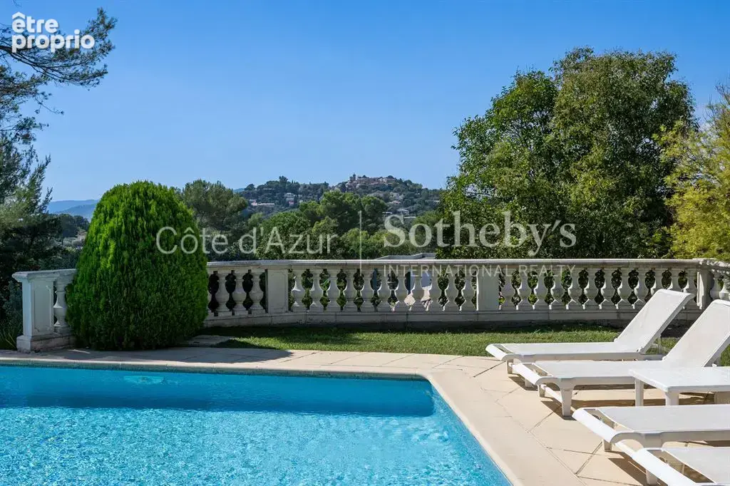 Mougins, villa avec piscine à débordement et vue sur le vieux village - photo 8