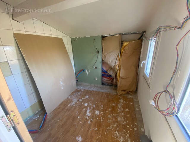 Charmante maison en cours de rénovation sur 1750 M2 de terrain avec remises - photo 10