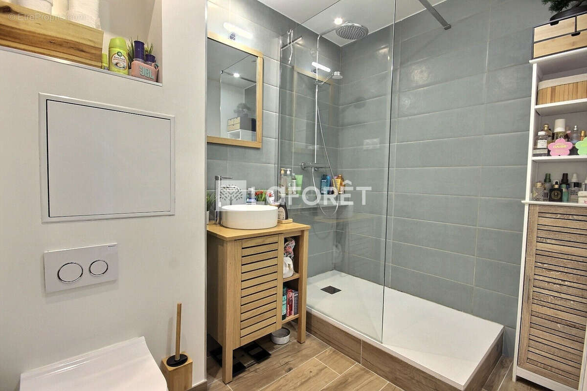 Appartement à COURBEVOIE