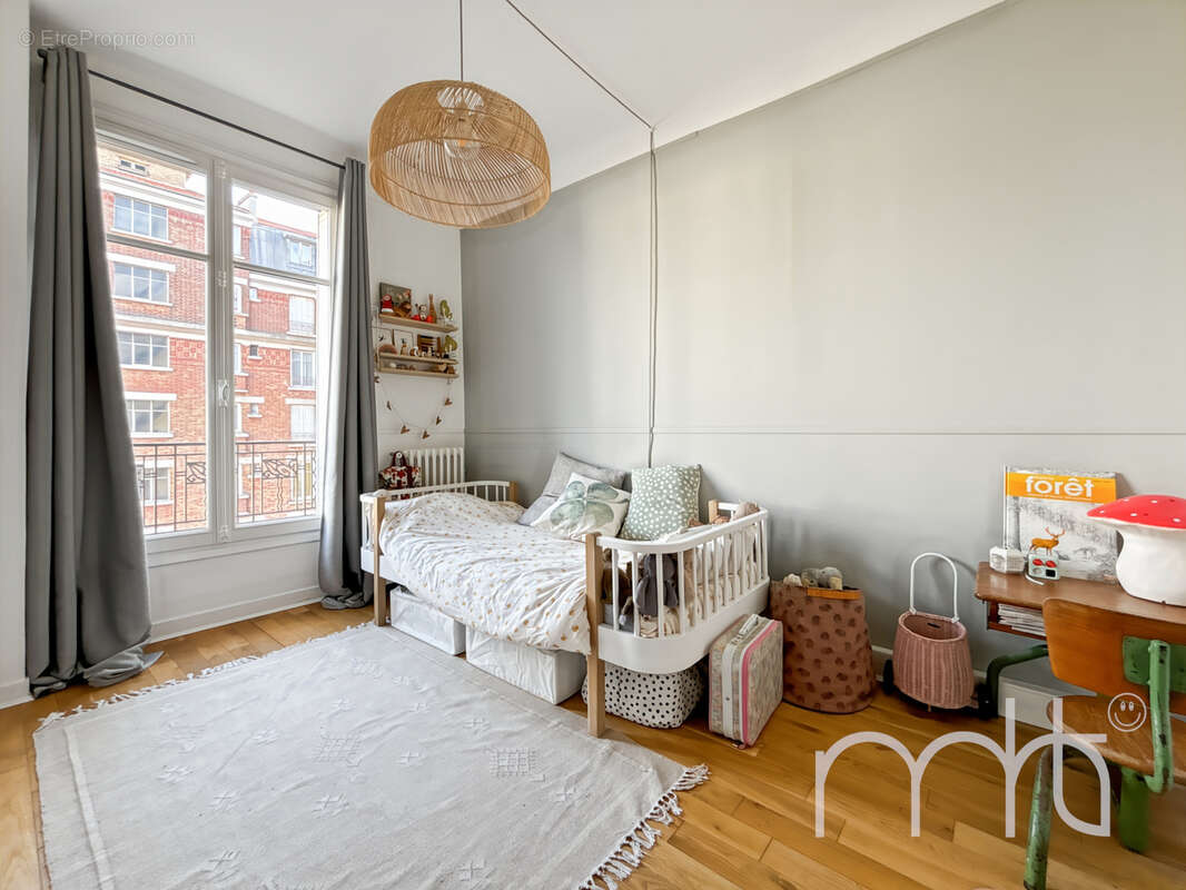 Appartement à LA GARENNE-COLOMBES