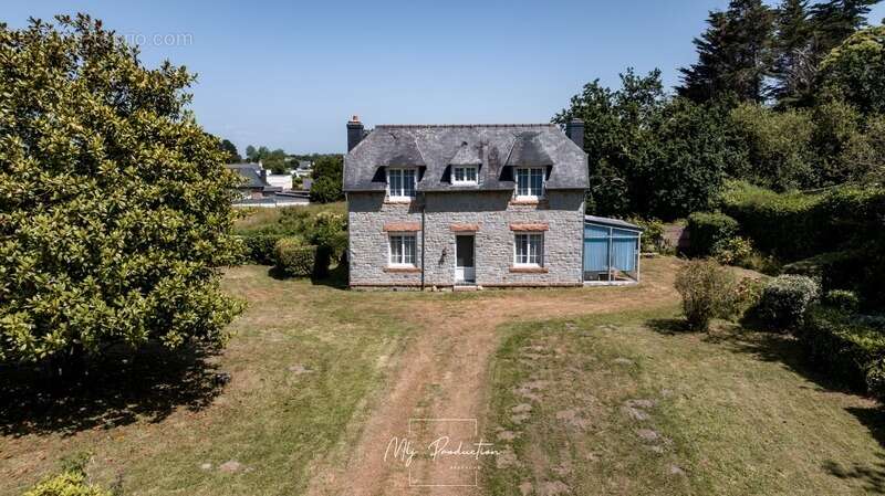 A 5' à pied du bord de mer, maison de CHARME, PLAGES à pied et accès direct GR 34 ! - photo 2