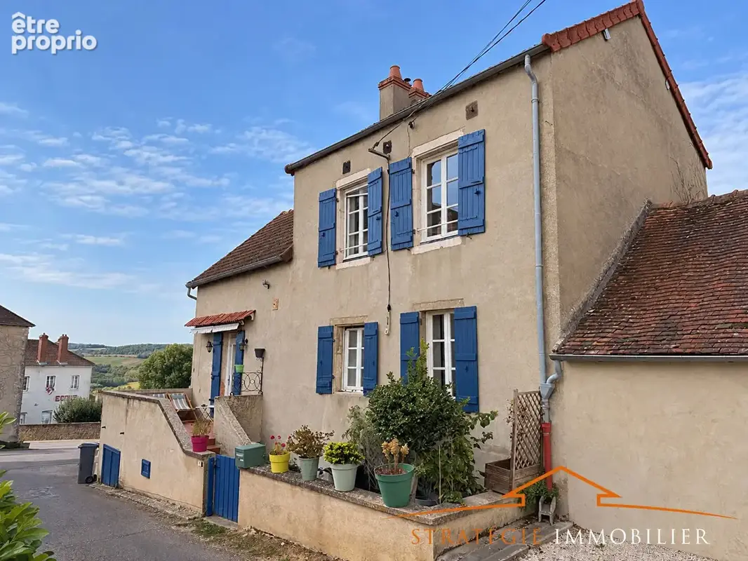 ALUZE, maison de village avec terrasse et vue dégagée - photo 1