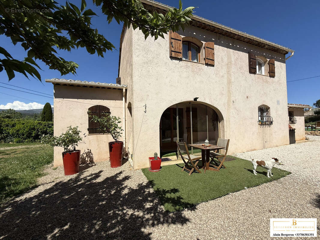 Maison à SAINT-CEZAIRE-SUR-SIAGNE