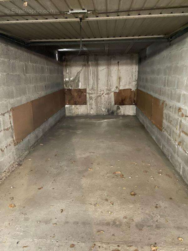 Parking à CALUIRE-ET-CUIRE