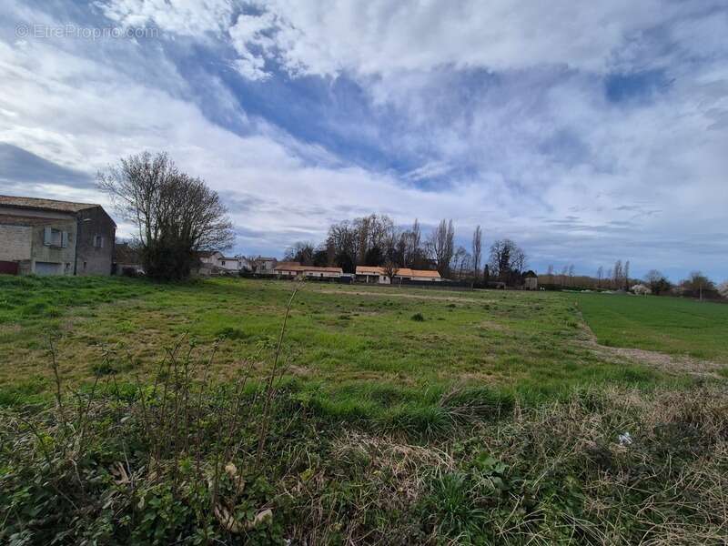 Terrain à FRONTENAY-ROHAN-ROHAN