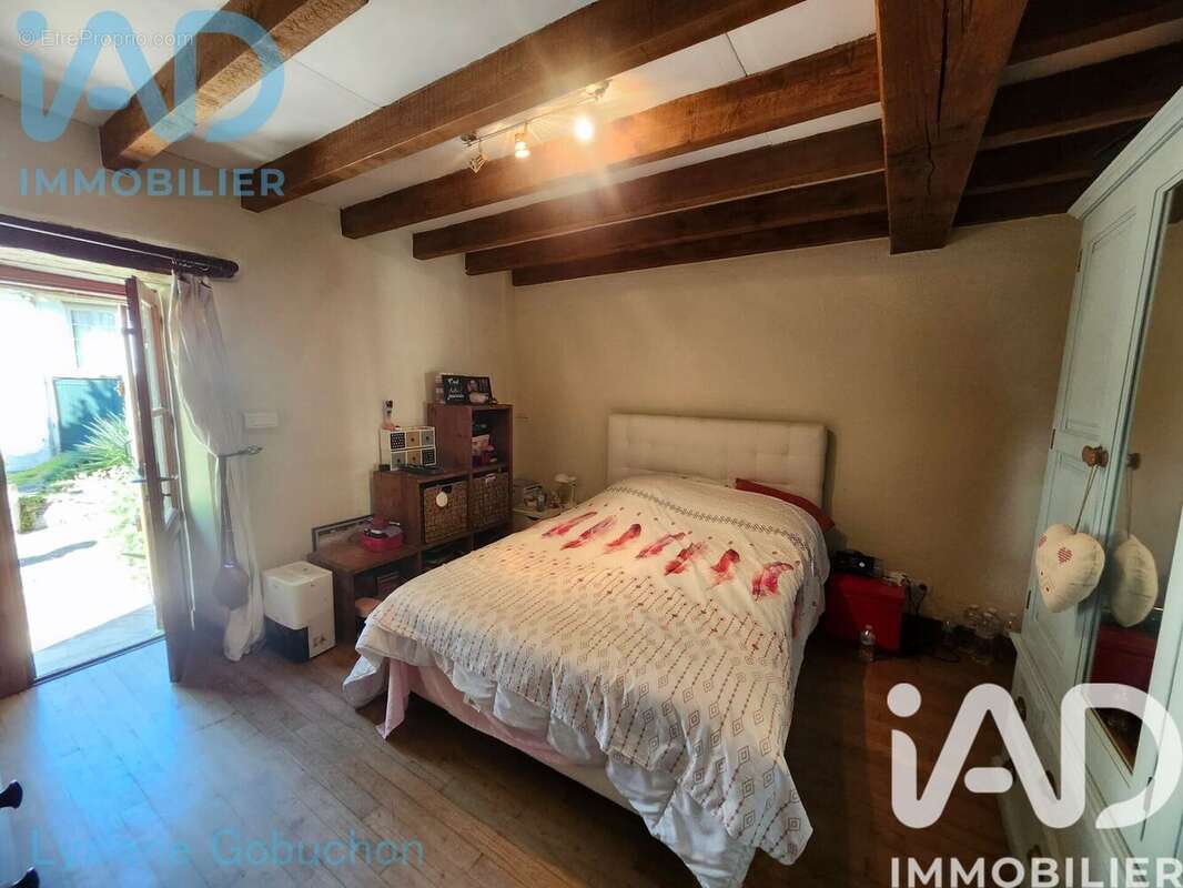 Maison 134 m² à Coutures  - photo 7