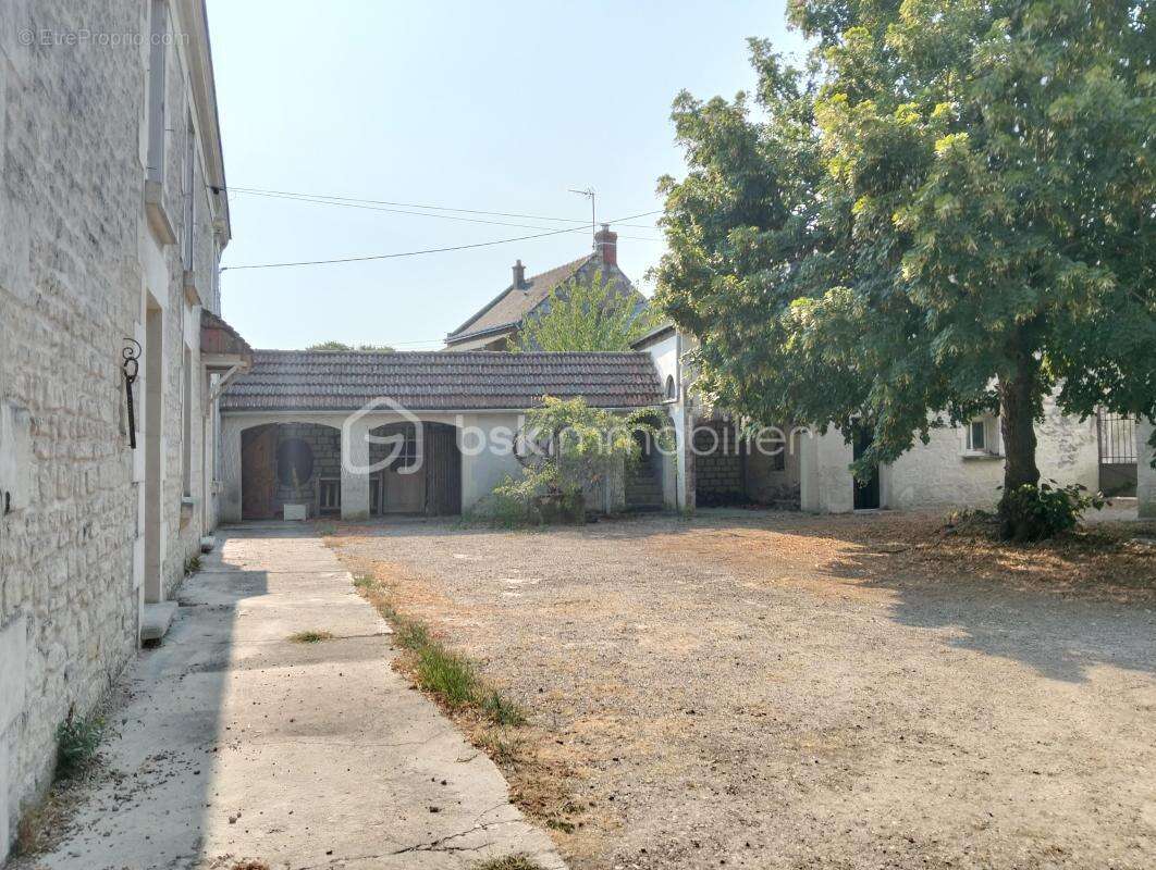  Maison familiale en pierre – 130 m² – Parçay-sur-Vienne - photo 2